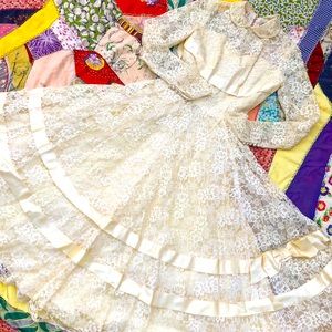 Vintage 1950’s Ivory Lace Wedding Dress